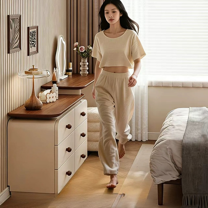 ミッドセンチュリーの寝室用ドレッシングテーブル、ヨーロッパの - Beauty Without Makeup のレビューと価格